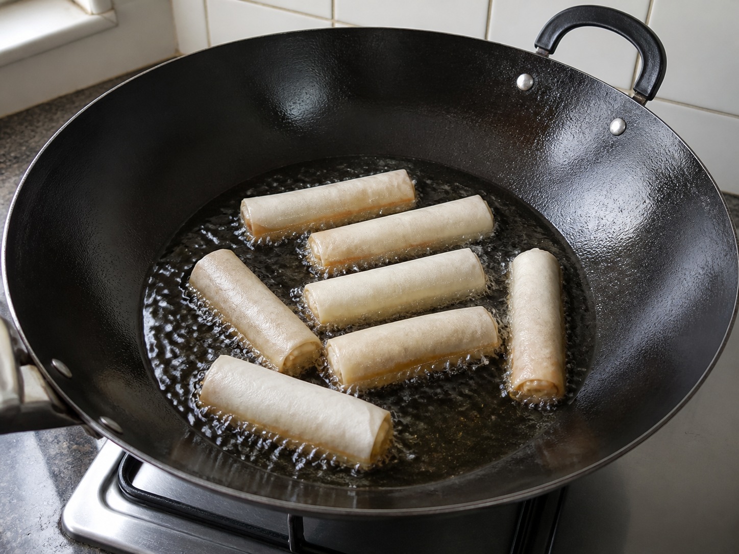 Lumpia Shanghai Filipina: Goreng sisi pertama