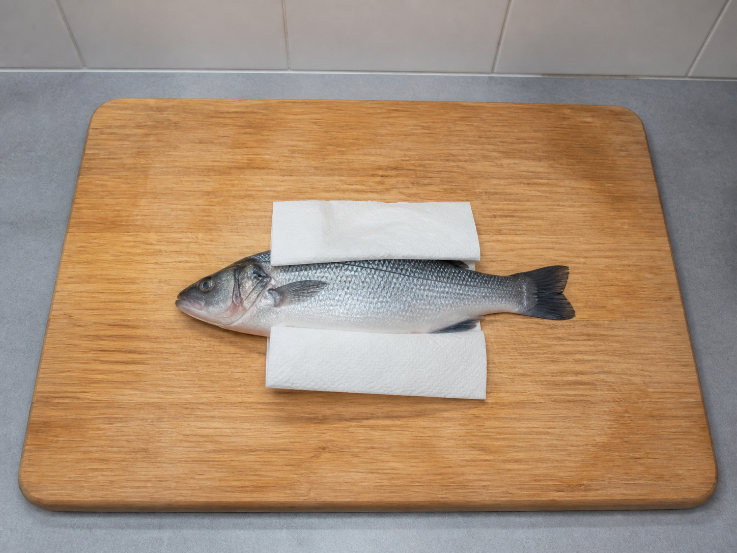 Paksiw na Isda — Linisin at patuyuin ang isda