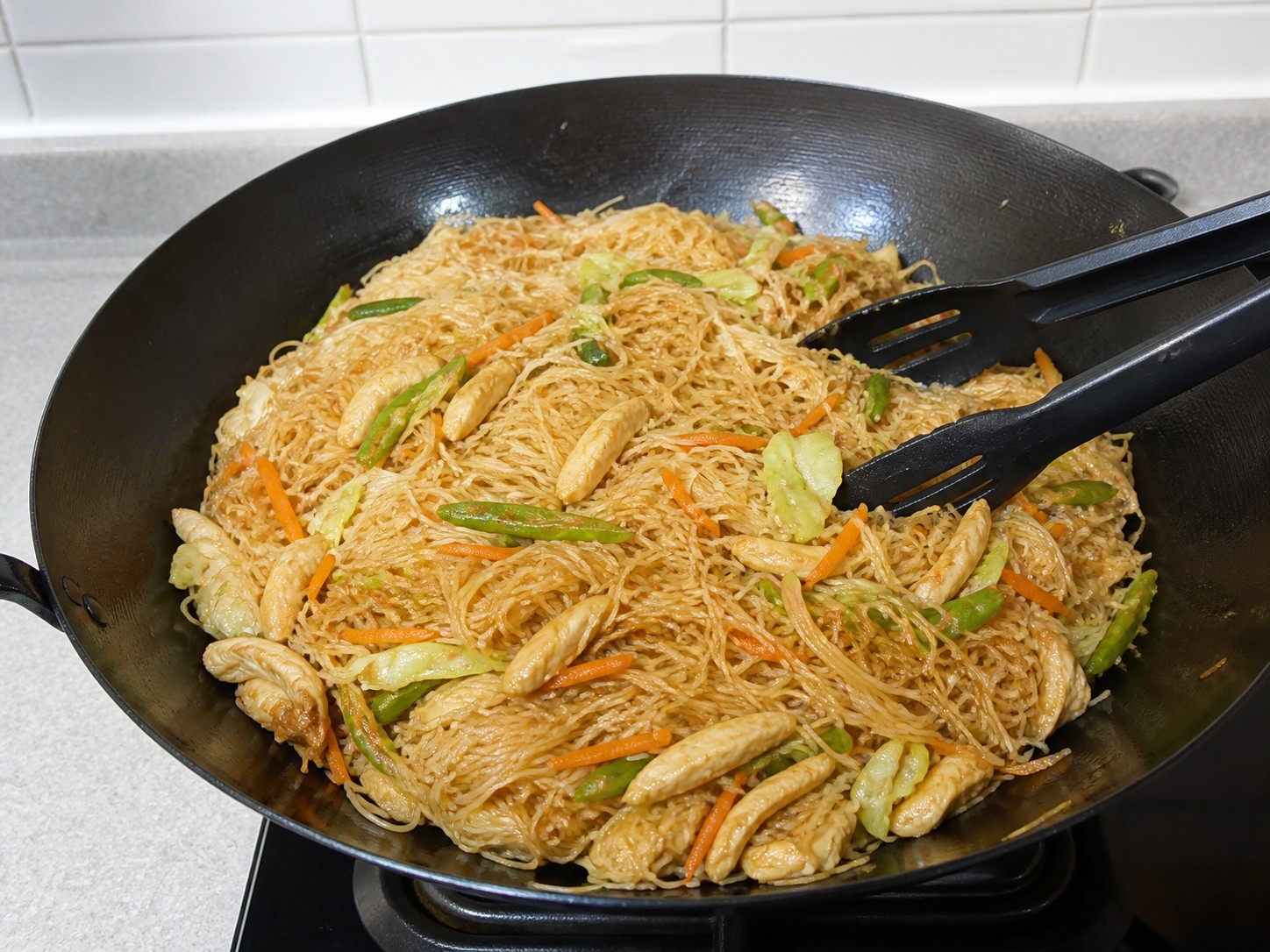 Pancit Bihon Guisado — hakbang 11