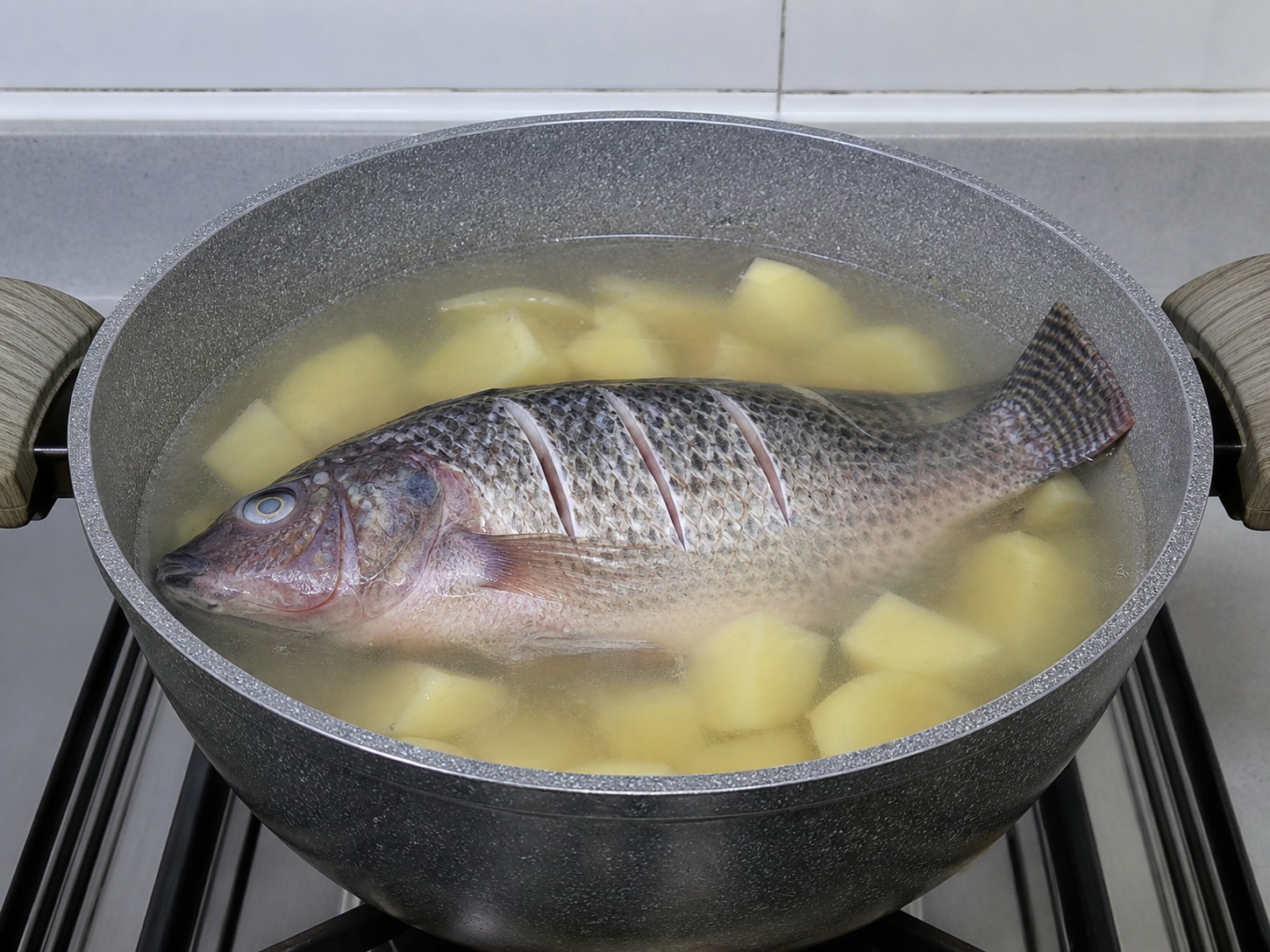 Sup Ikan Jahe Filipina — Masukkan ikan