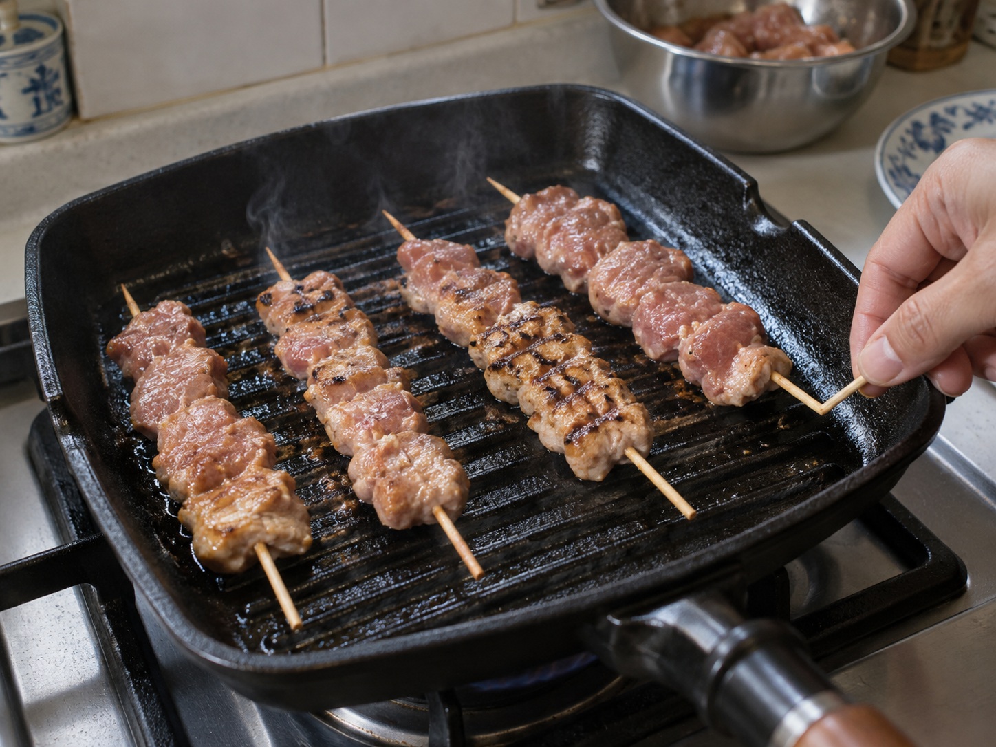 菲律賓燒豬肉串 — 烤第一批第一面