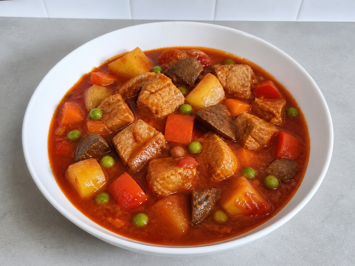 菲律賓番茄薯仔豬肉燴 — finished dish