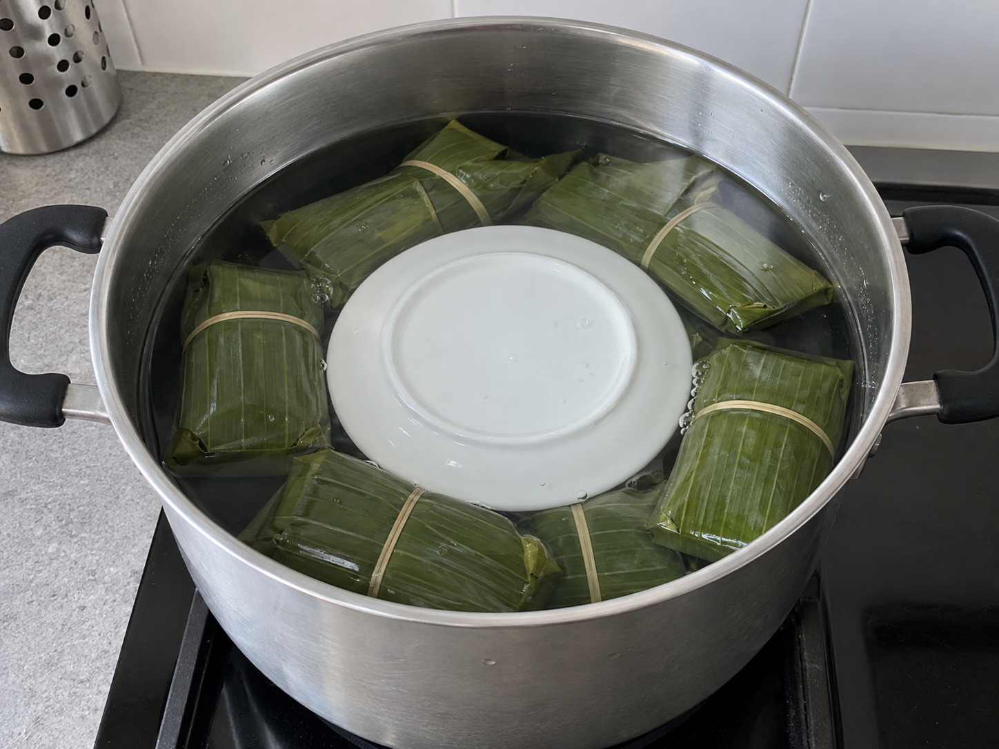 菲律賓椰香糯米葉包 Suman — 葉包放大鍋