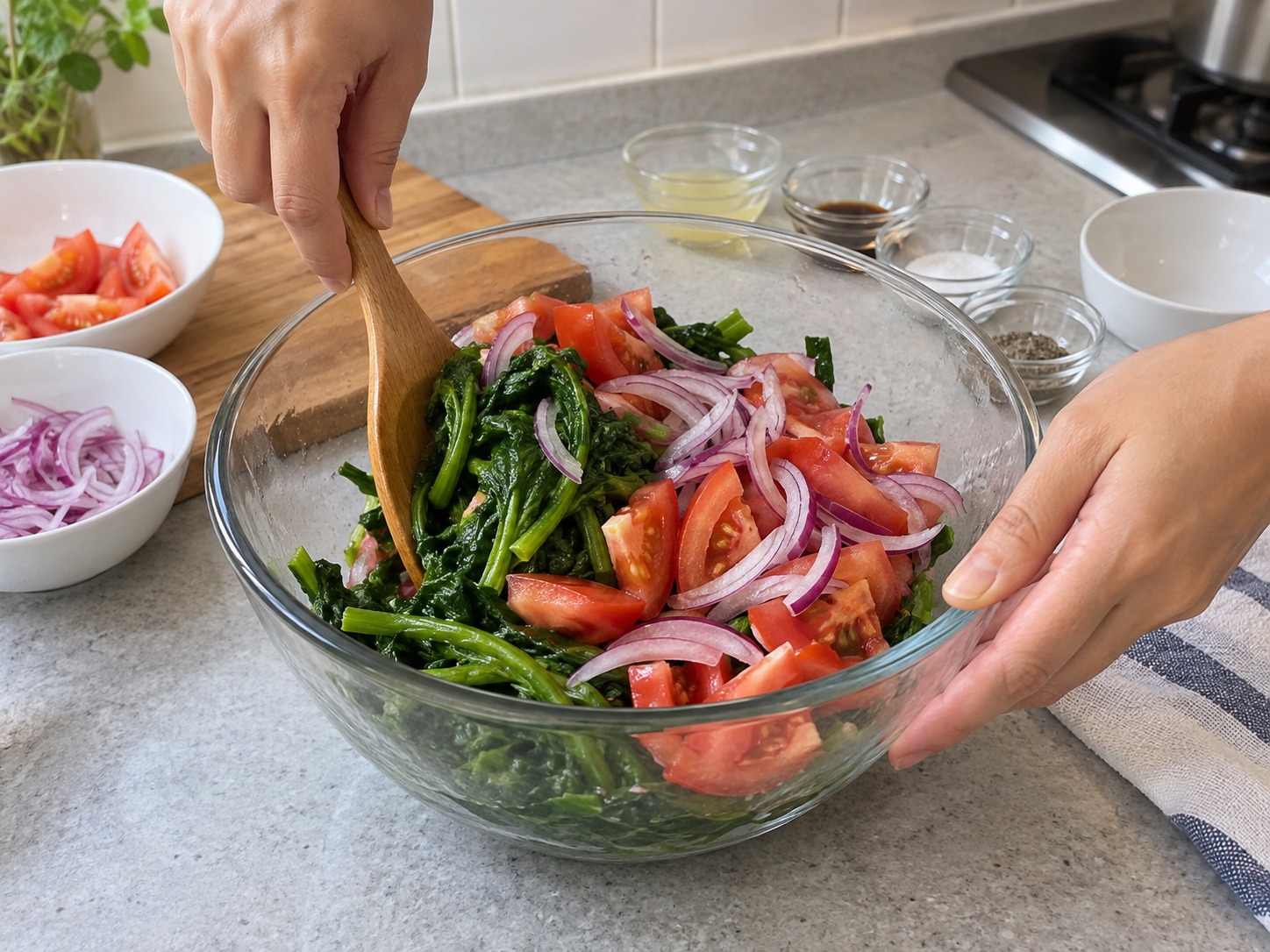 Salad Daun Ubi Jalar dan Tomat Filipina — Tambahkan tomat dan bawang merah lalu aduk dari bawah
