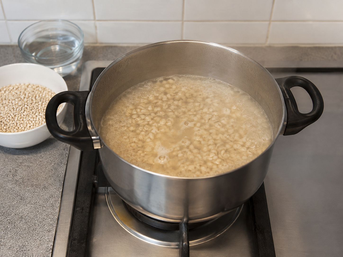 Rebus barli hingga hampir empuk: Rebus barli hingga hampir empuk. Ikuti takaran dan urutan resep; pastikan kondisi bahan sesuai tahap yang ditunjukkan sebelum lanjut.