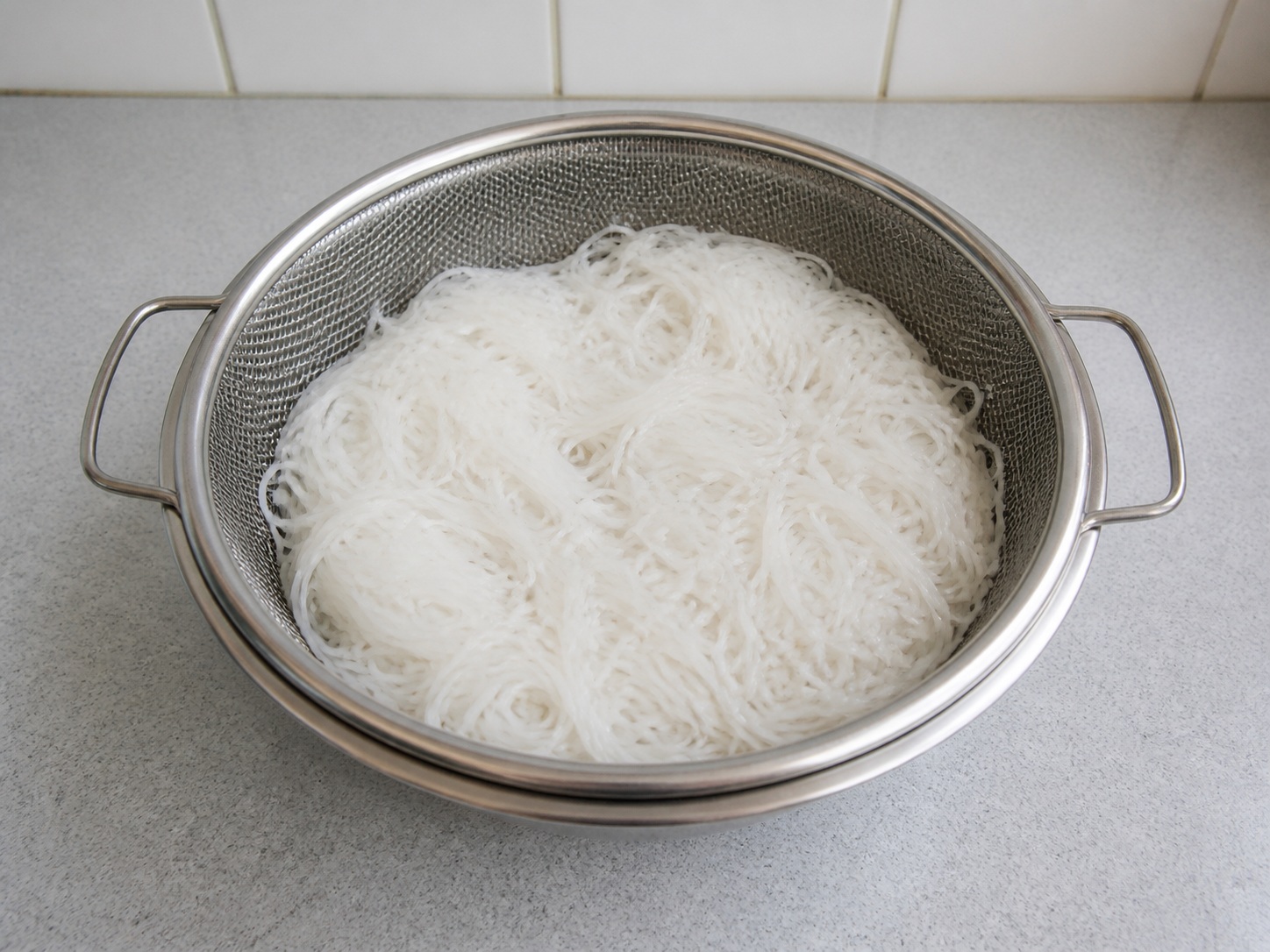 Sup Bihun Bakso Ikan — Tiriskan bihun
