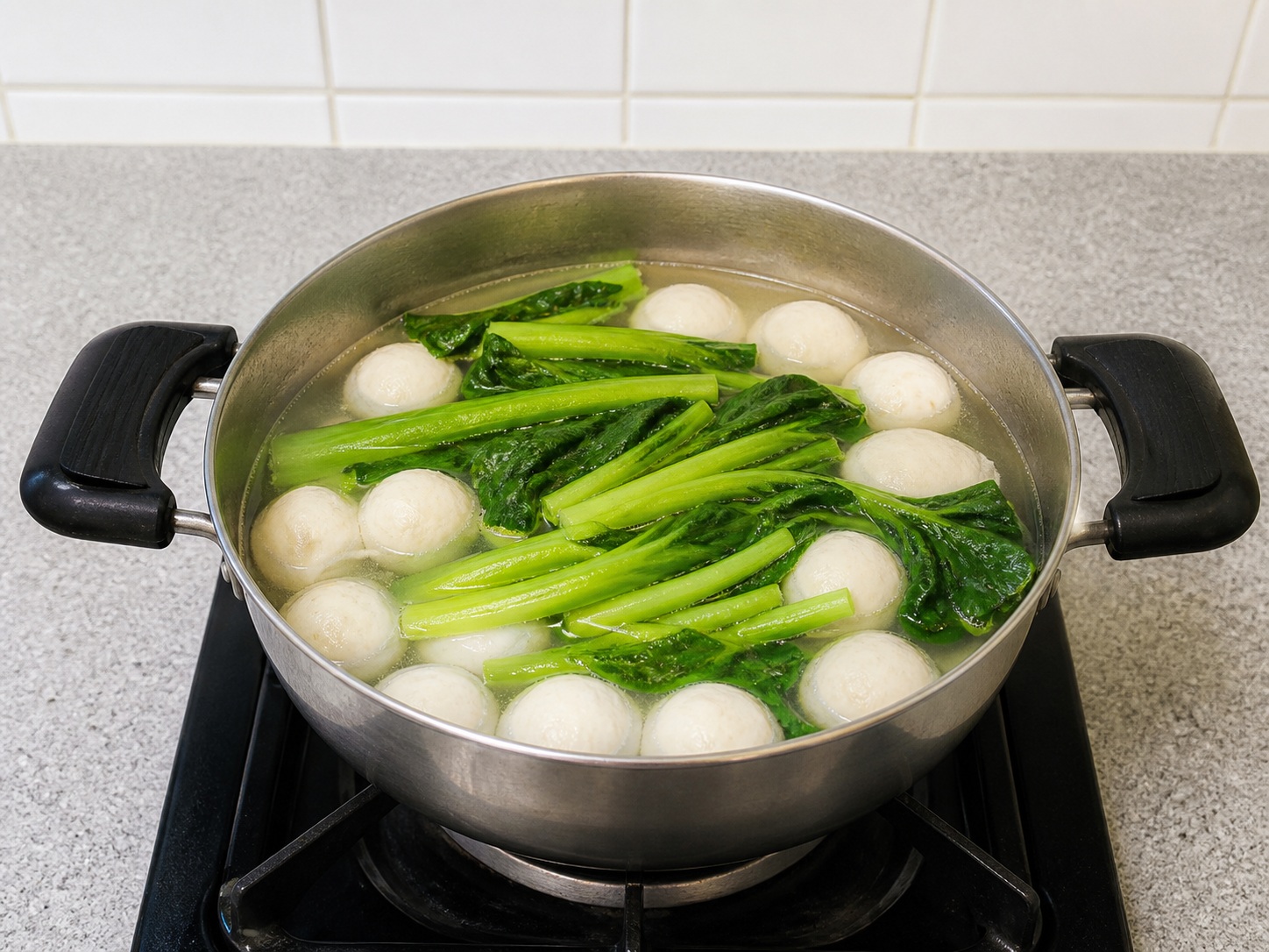 Sup Bihun Bakso Ikan — Masukkan choy sum