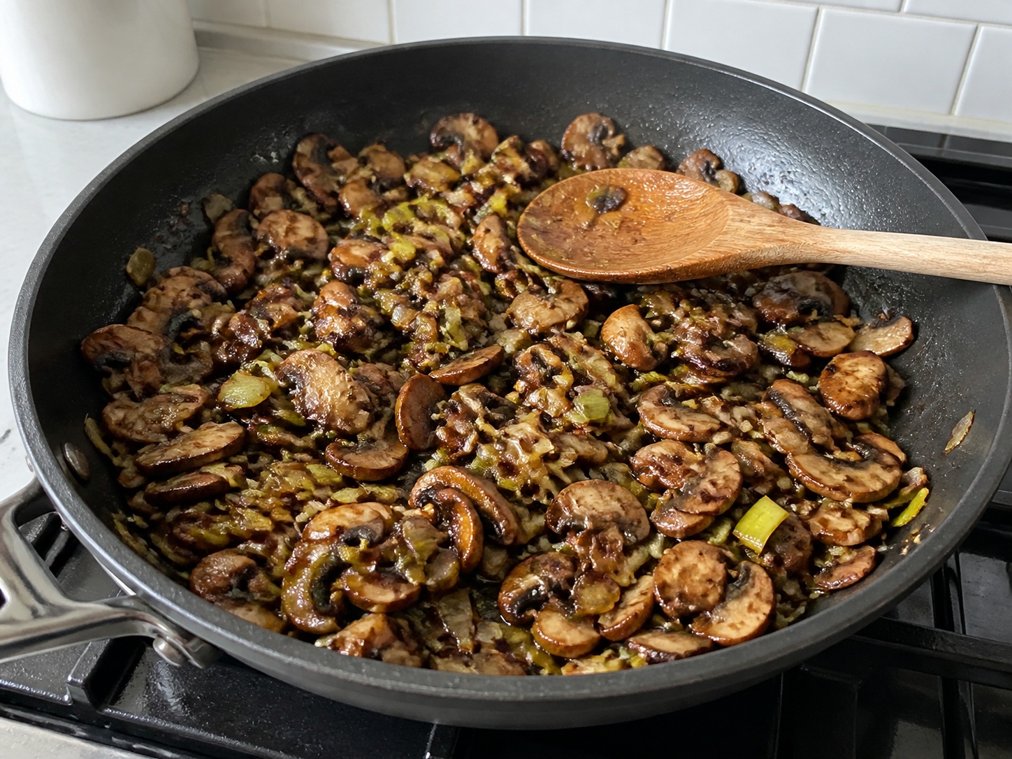 French Mushroom and Leek Crêpes — Cook mushrooms until dry: Add mushrooms and cook over medium-high heat for 5 minutes until their liquid evaporates.