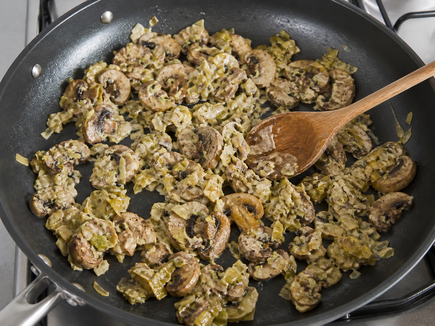 French Mushroom and Leek Crêpes — Finish the cream filling: Add cream, remaining salt and pepper and simmer 2 minutes until it coats the mushrooms.