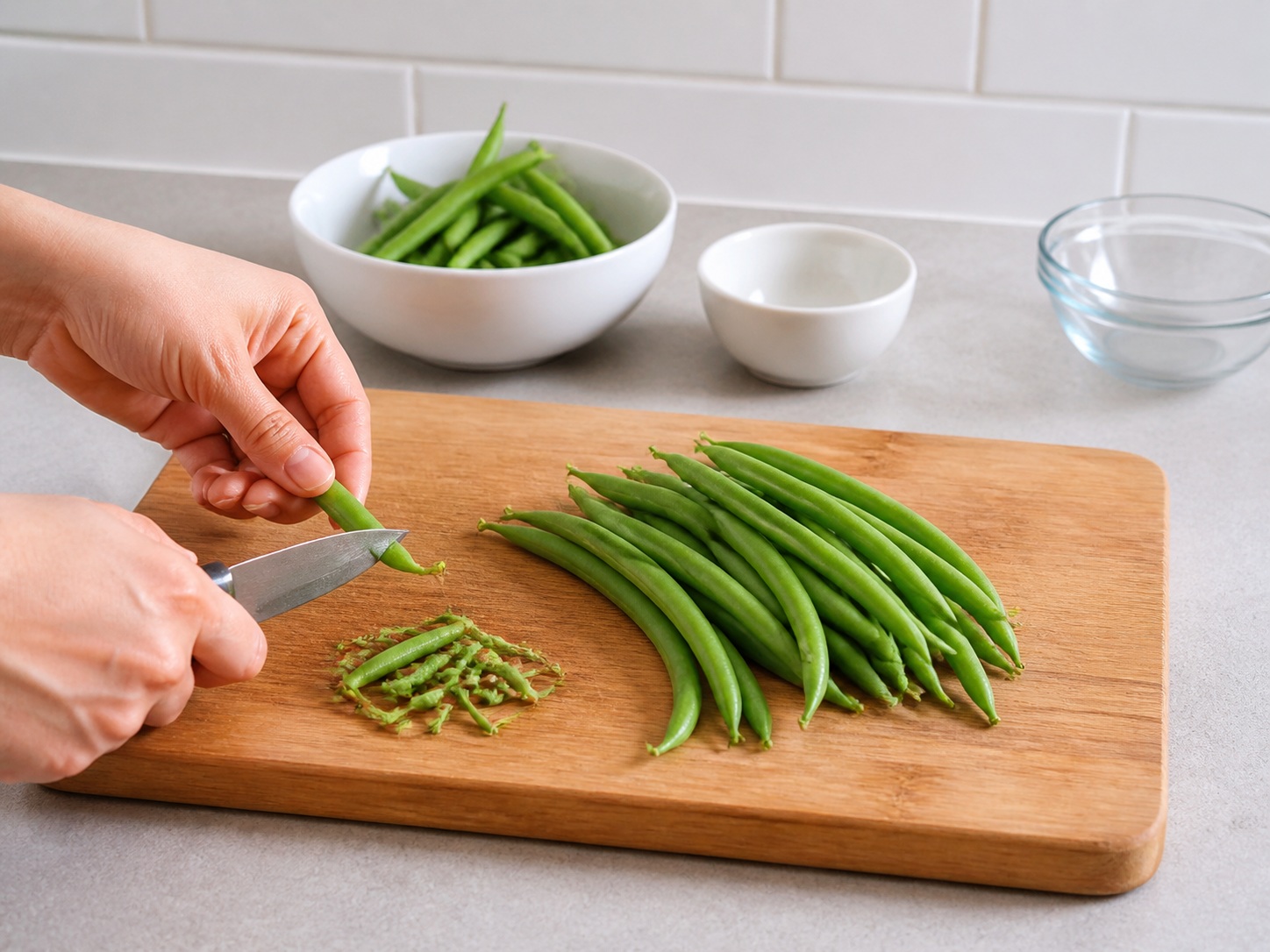 Pranses na Sole Meunière na may Sitaw — Linisin ang green beans: Hugasan ang green beans at putulin ang magkabilang dulo.