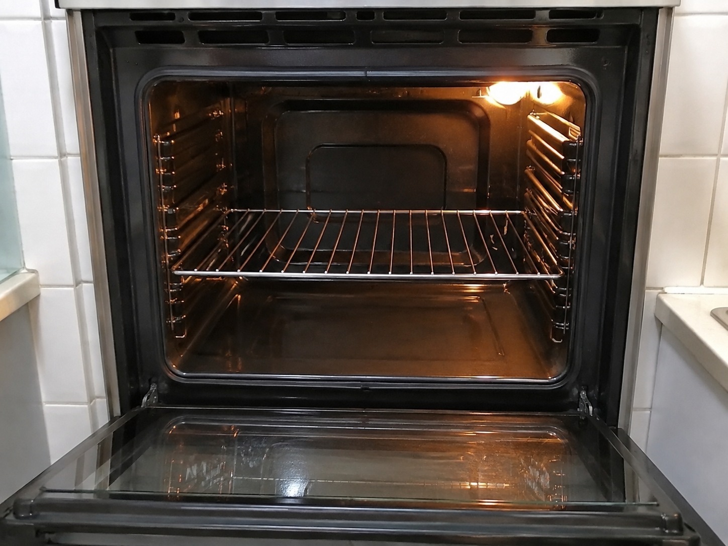 French Tuna, Potato at Tomato Gratin — Painitin ang oven sa 190°C.