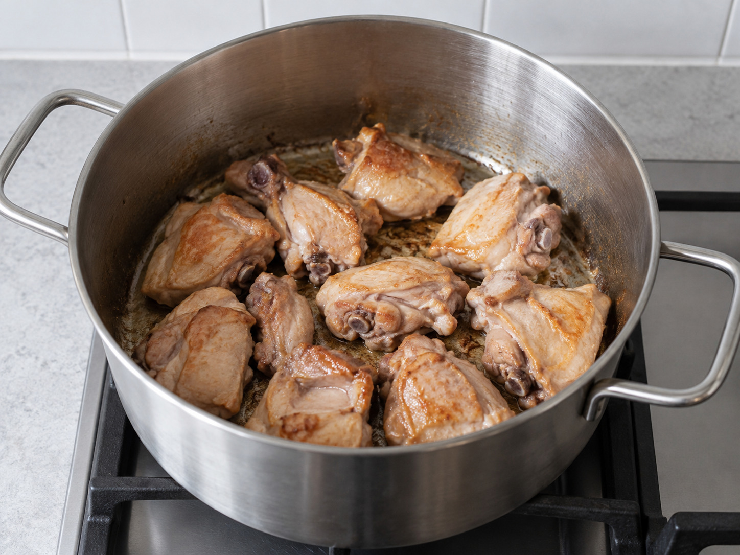 Fujian Red Rice Wine Lees Chicken Soup — Lightly brown chicken