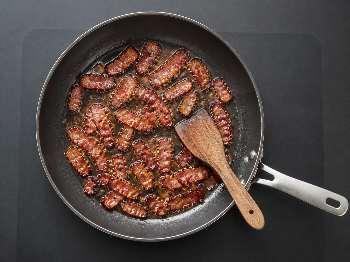 Masak bacon hingga renyah: Masak bacon hingga renyah. Gunakan bahan yang tercantum dan alat rumah tangga yang sesuai secara berurutan; pastikan kondisi bahan sesuai tahap ini sebelum lanjut.