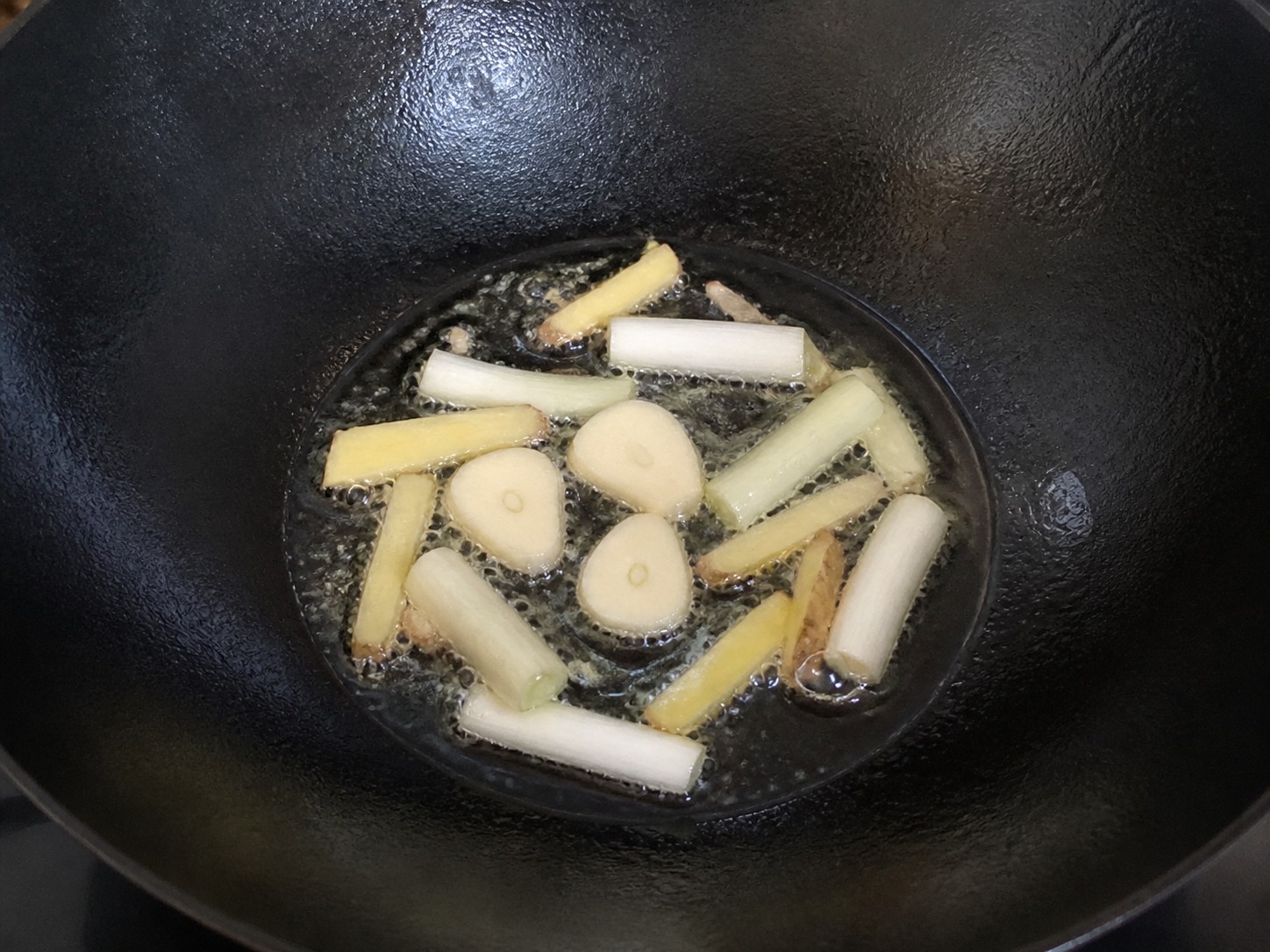 Kepiting Tumis Jahe dan Daun Bawang — Tumis jahe dan bawang