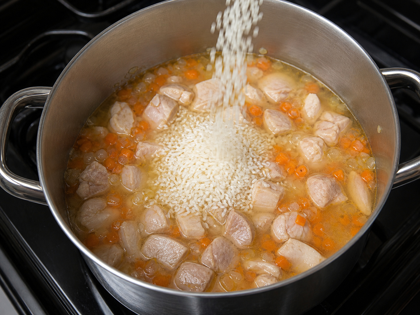希臘檸檬蛋花雞肉飯湯 — 加入湯和米