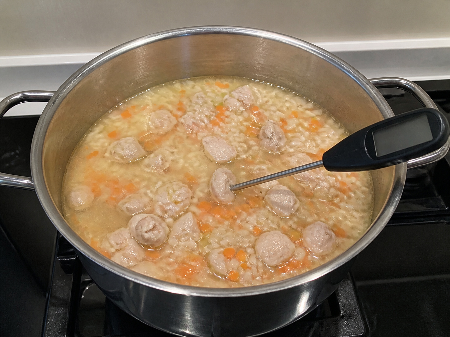 希臘檸檬蛋花雞肉飯湯 — 檢查雞肉熟度