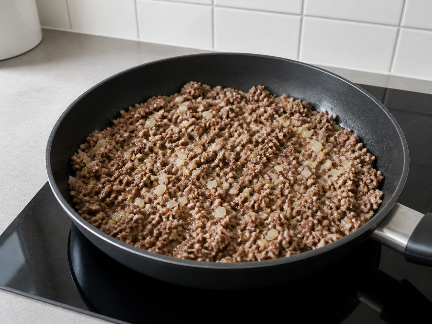 希臘牛肉茄子木莎卡 — 炒香牛肉洋蔥