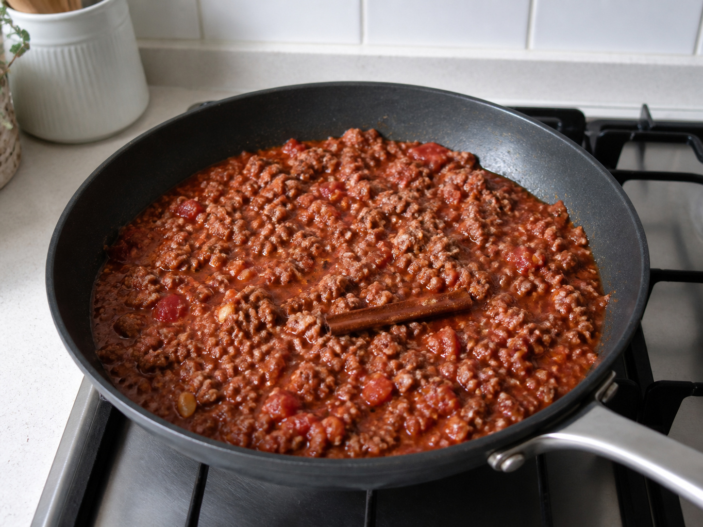 希臘牛肉茄子木莎卡 — 煮牛肉番茄醬