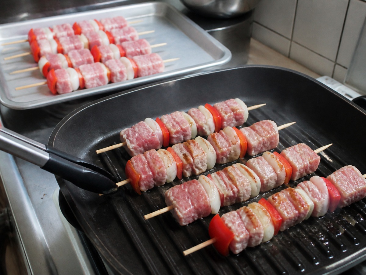 Griyegong Tuhog na Baboy na may Lemon at Oregano — I-grill ang unang side