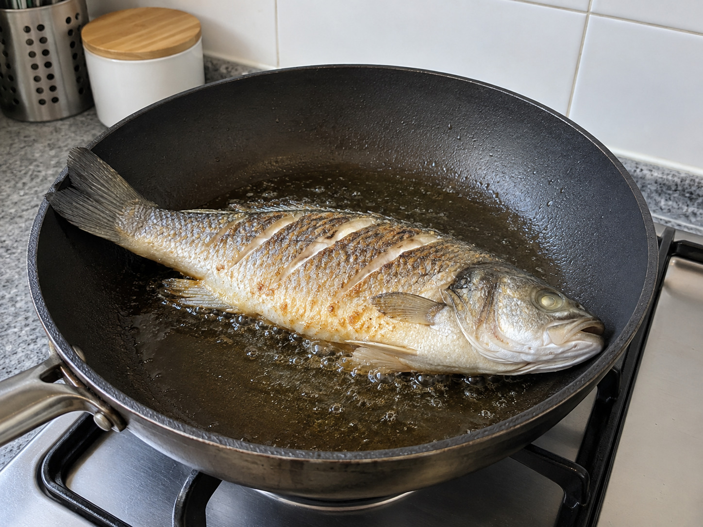 Ikan Bir Guilin — Goreng sisi pertama