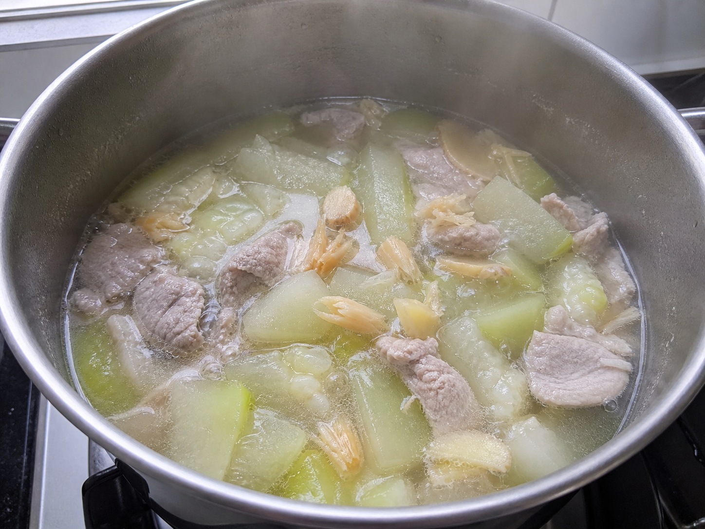 Sup Labu Berbulu, Scallop Kering, dan Daging Babi Tanpa Lemak — langkah 10: Masak perlahan hingga matang