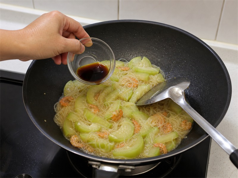節瓜粉絲蝦米:調味收汁