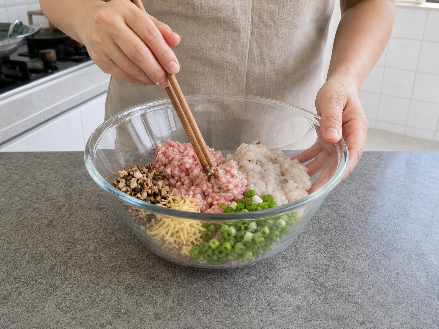 客家釀豆腐:調製釀肉餡