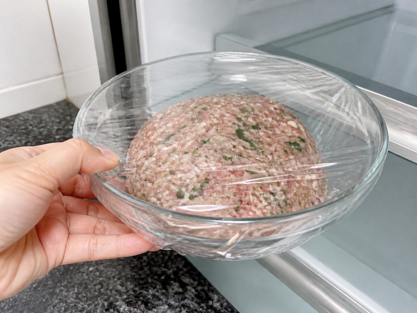 客家釀豆腐:冷藏肉餡