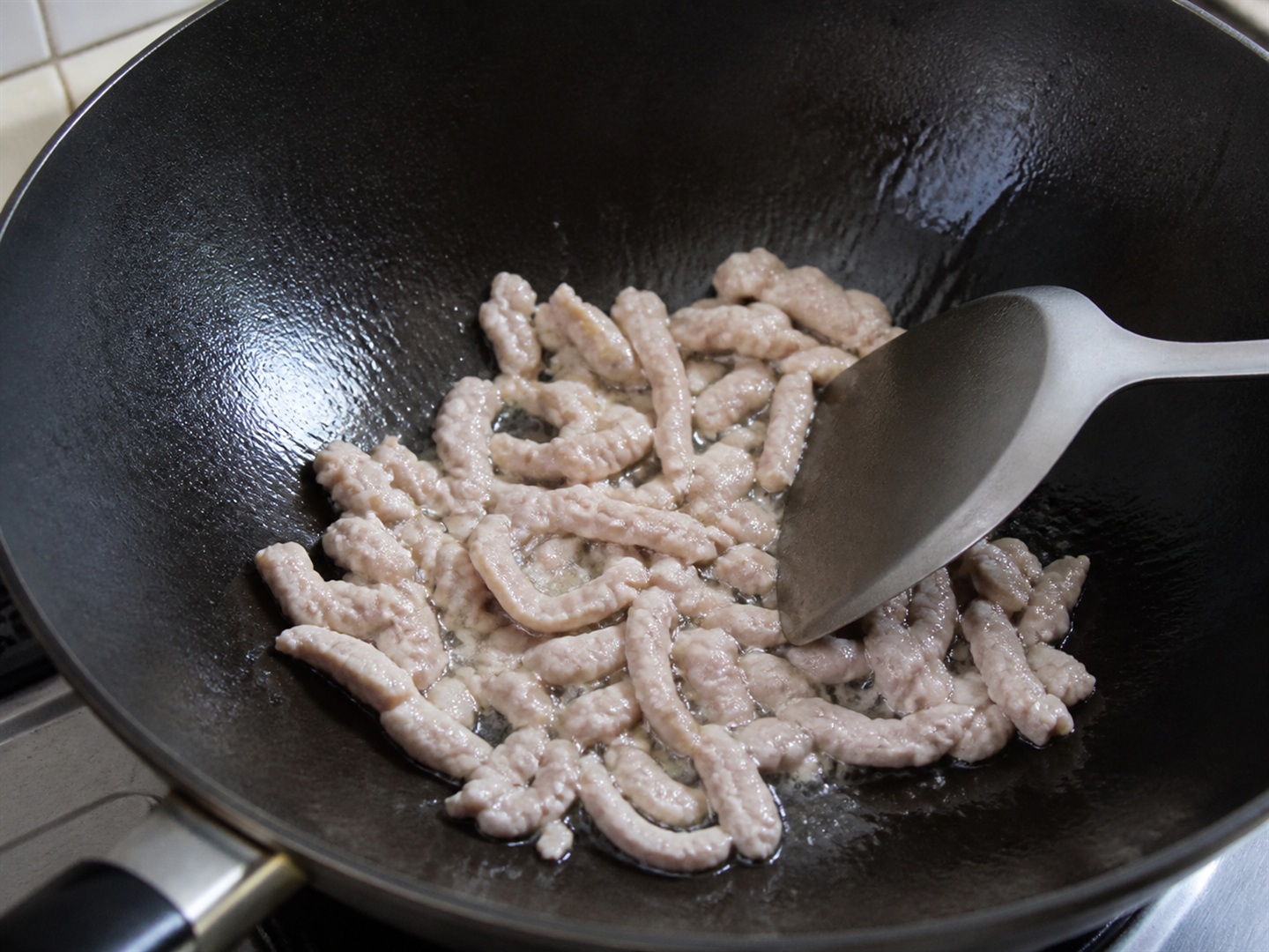 家常豆腐 — 炒熟豬肉