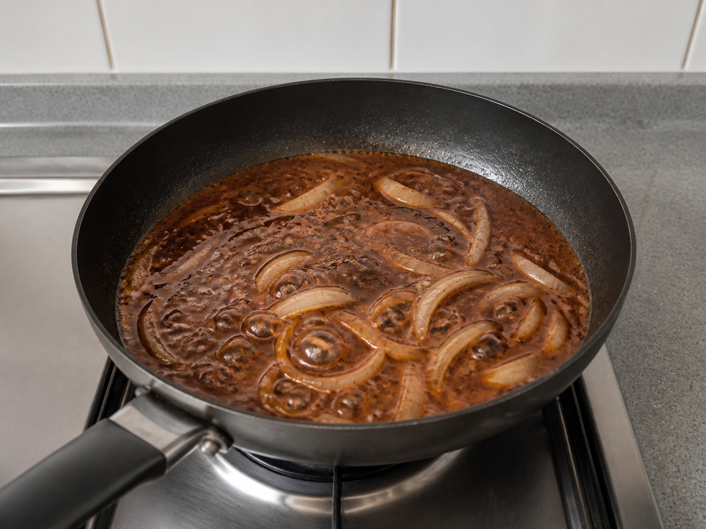 港式黑椒雞扒飯 — 煮黑椒洋蔥汁