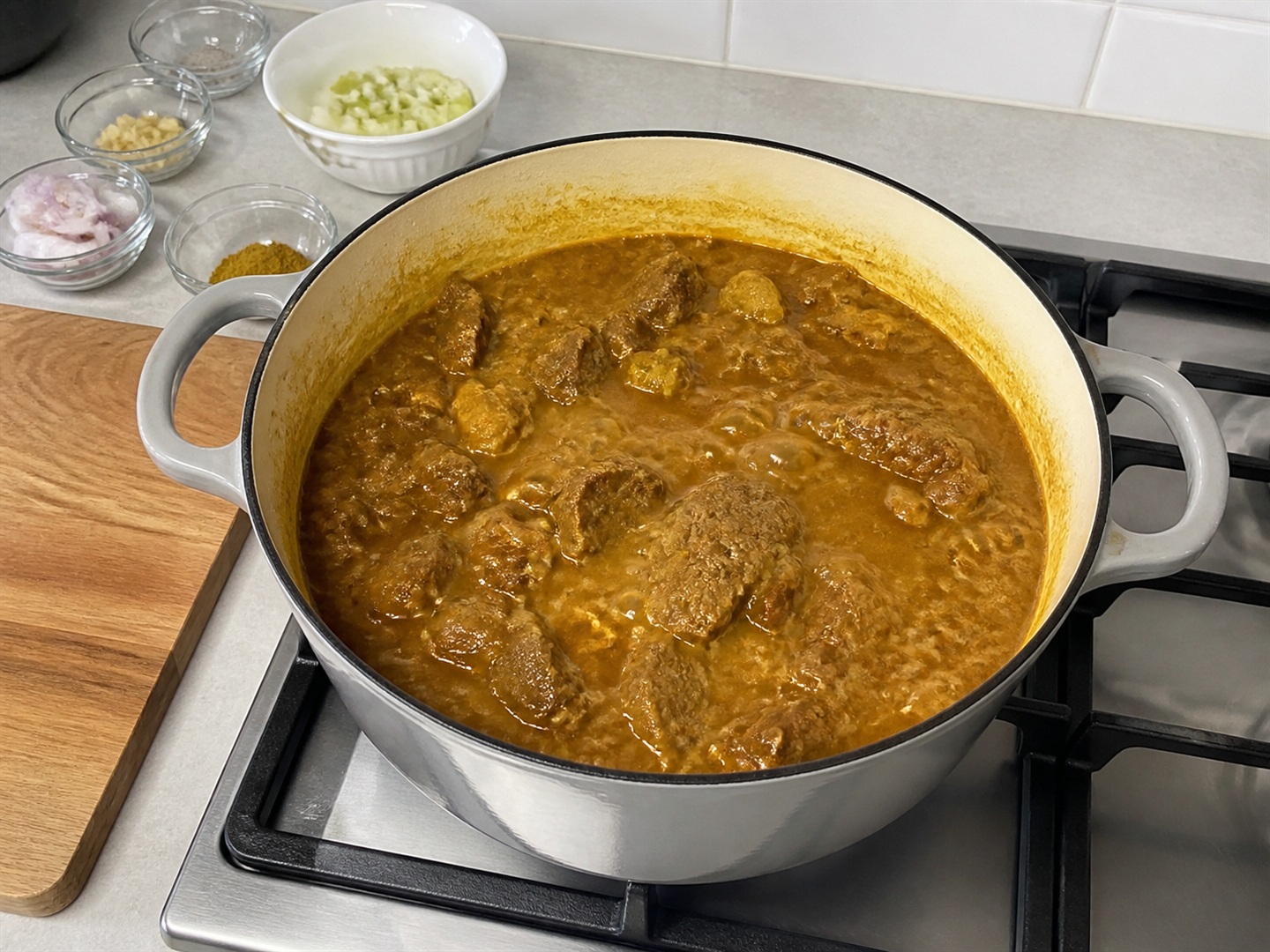 Hong Kong-style Curry Beef Brisket — Magdagdag ng tubig at i-braise