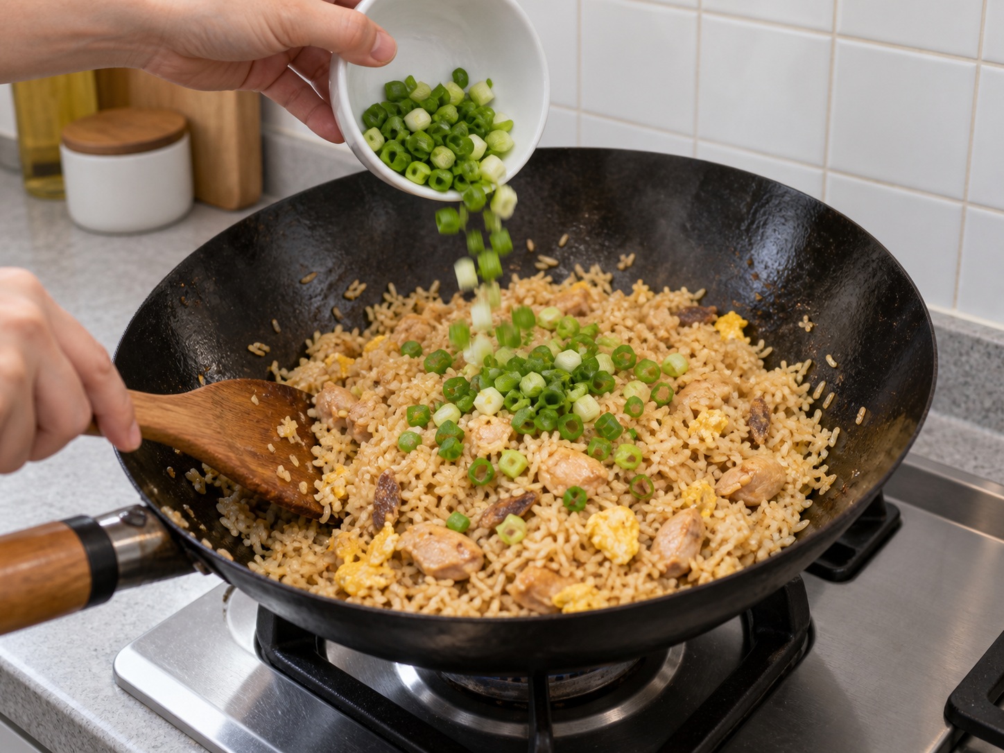 Hong Kong Fried Rice na may Manok at Salted Fish — 12