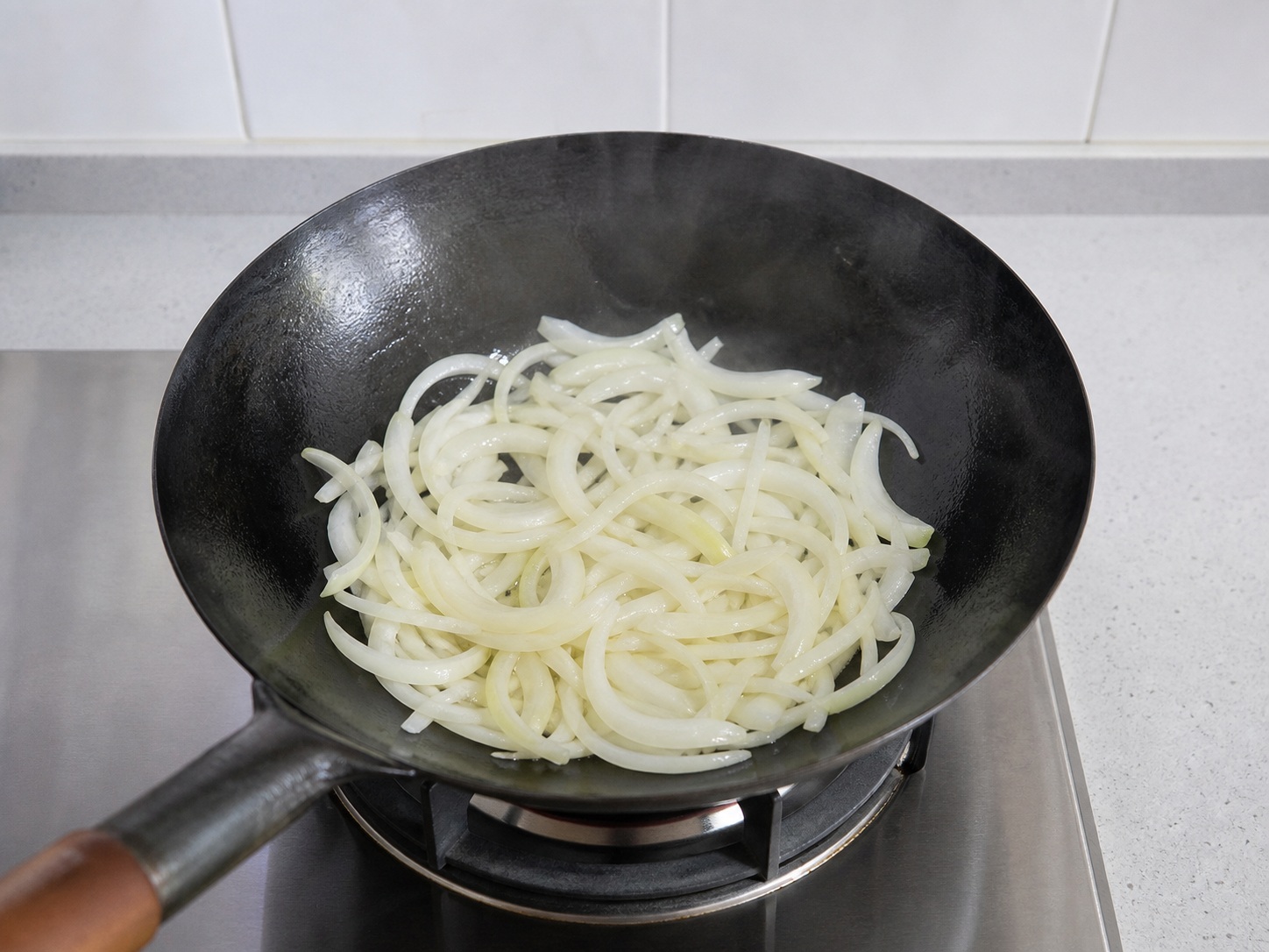 港式沙嗲牛肉麵 — 炒軟洋蔥