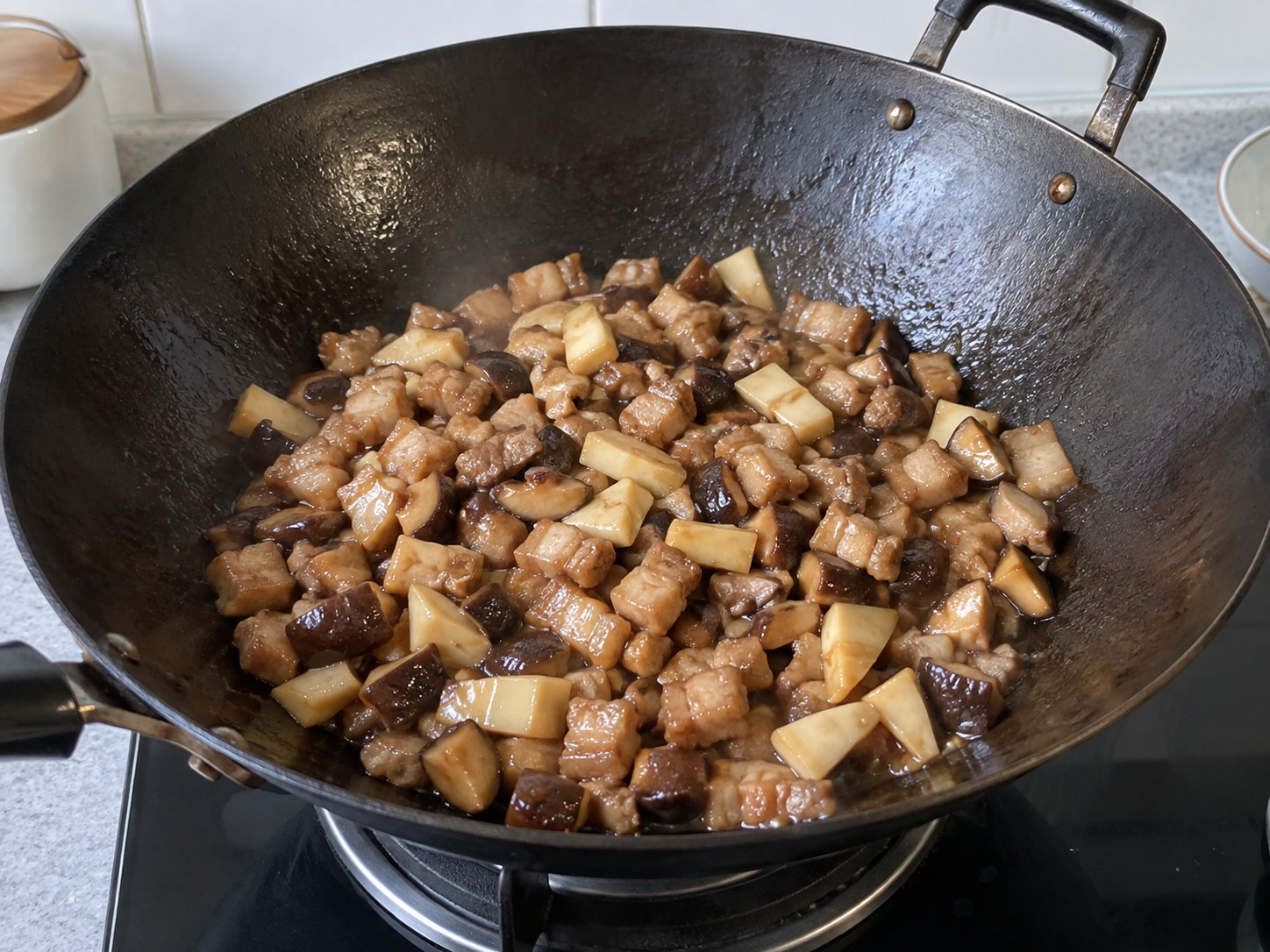 Wuhan Three-Delicacies Doupi — Cook mushrooms and shoots