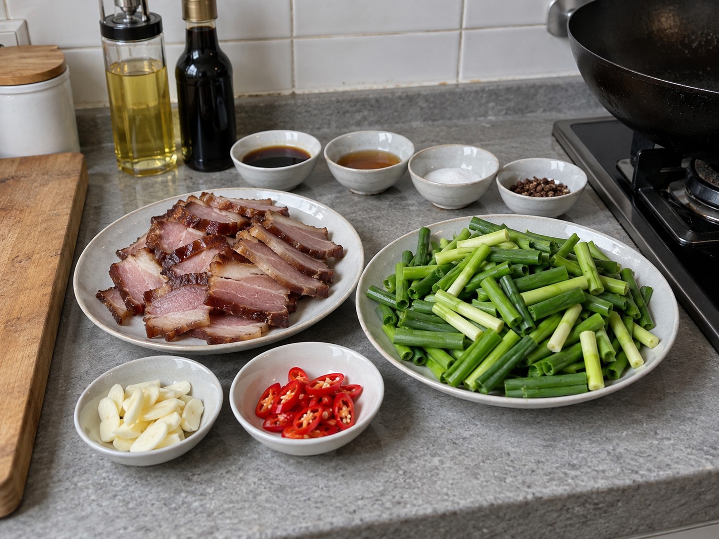 Babi Asap Hunan dengan Tunas Bawang Putih — bahan