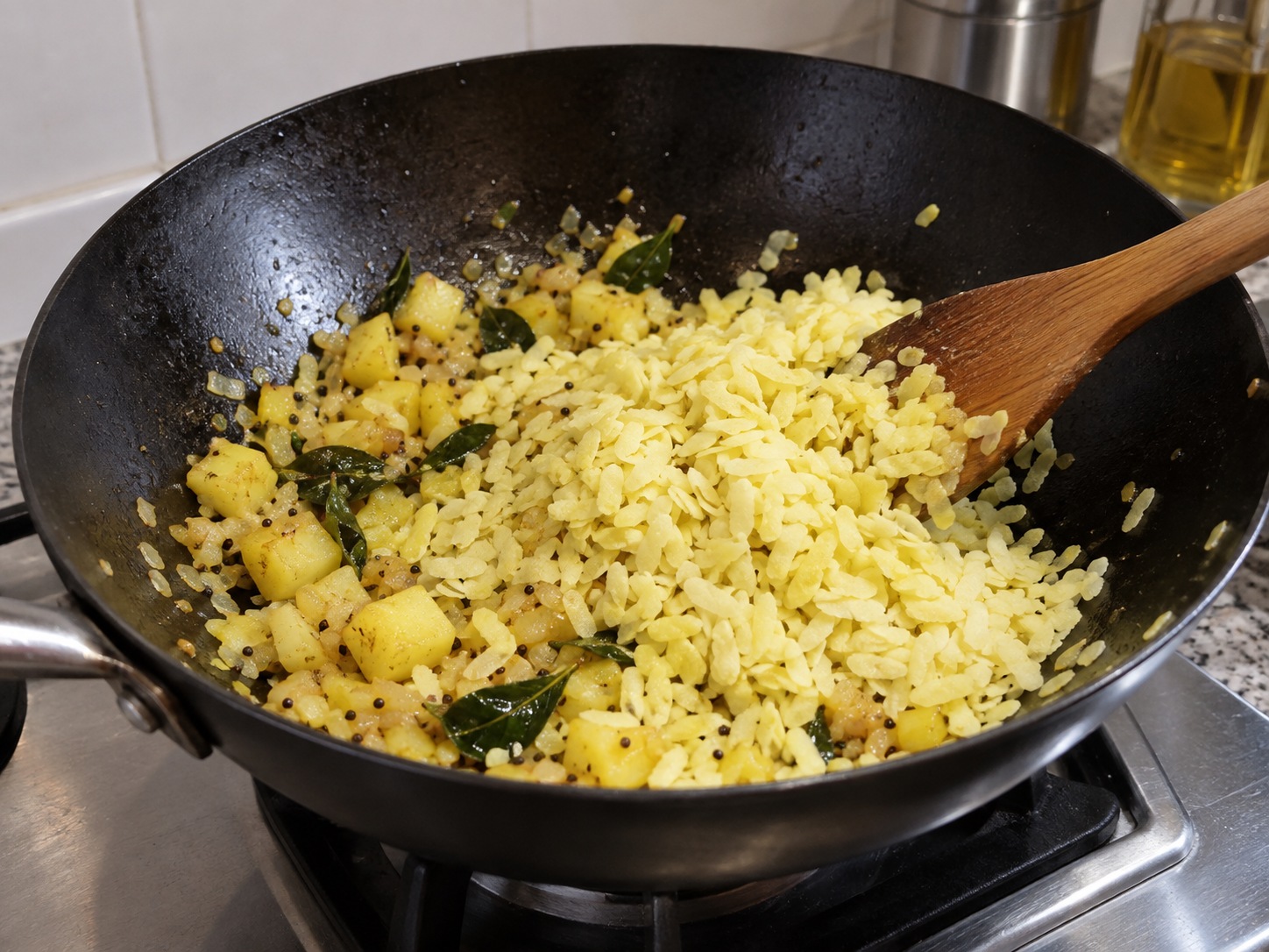 印度香料扁米飯 Poha — 加入已調味扁米片