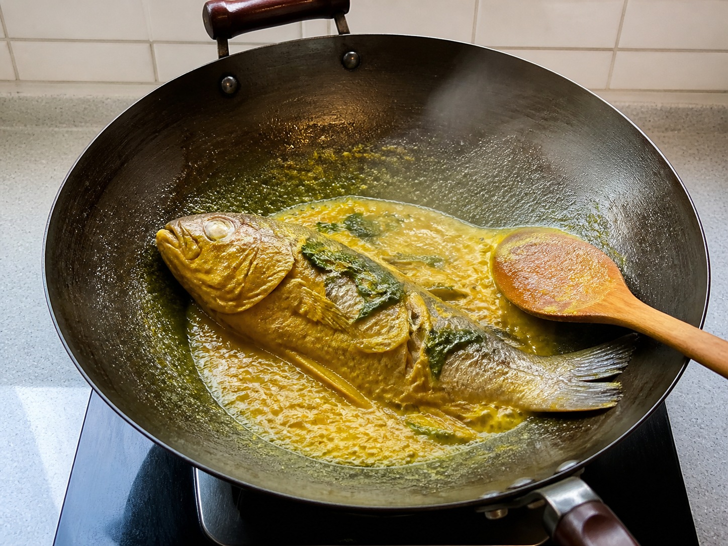 印尼黃薑香料煮魚 — 收濃黃色醬汁