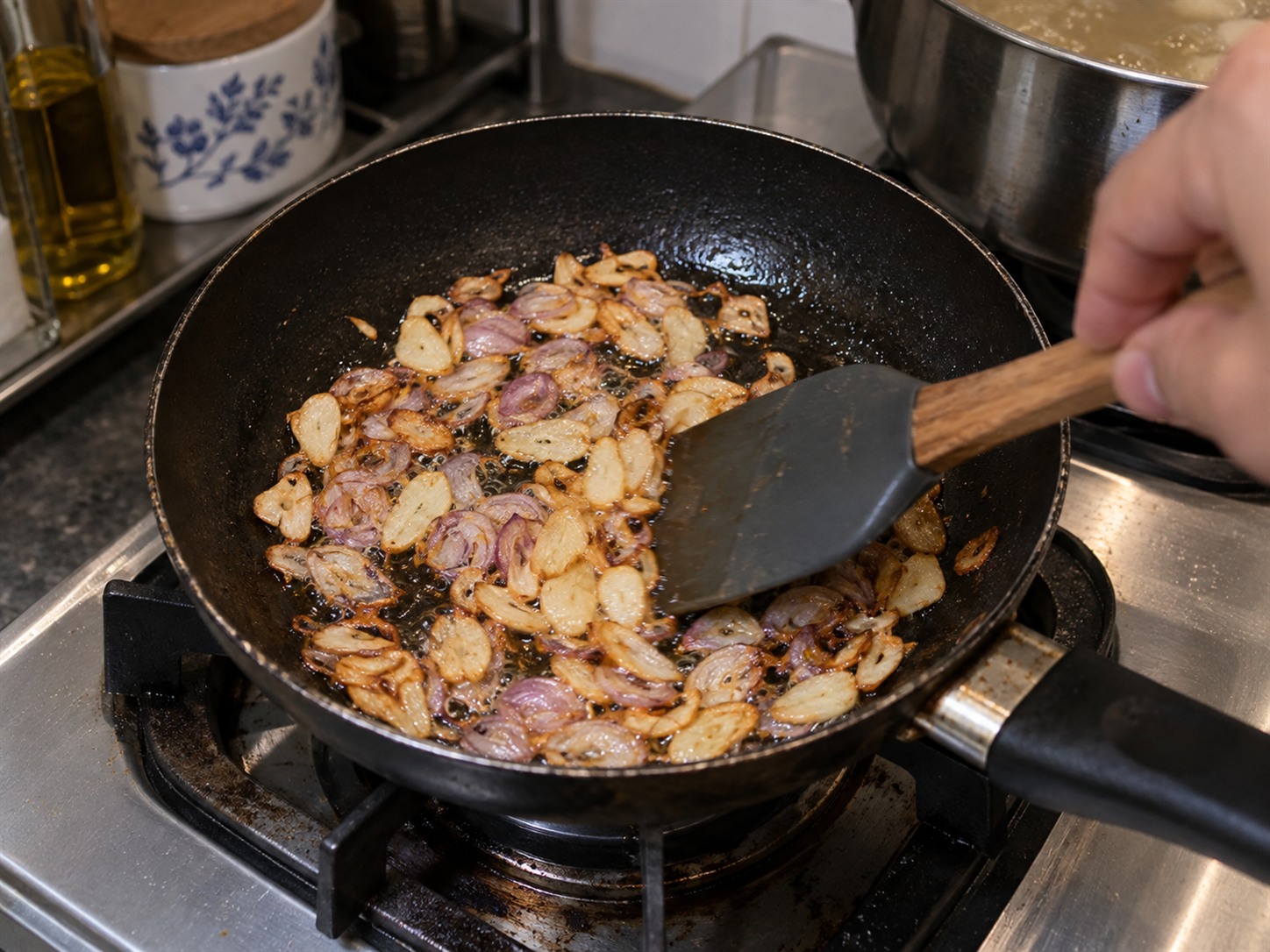 Mie Kocok Kikil Sapi Bandung — Goreng bawang