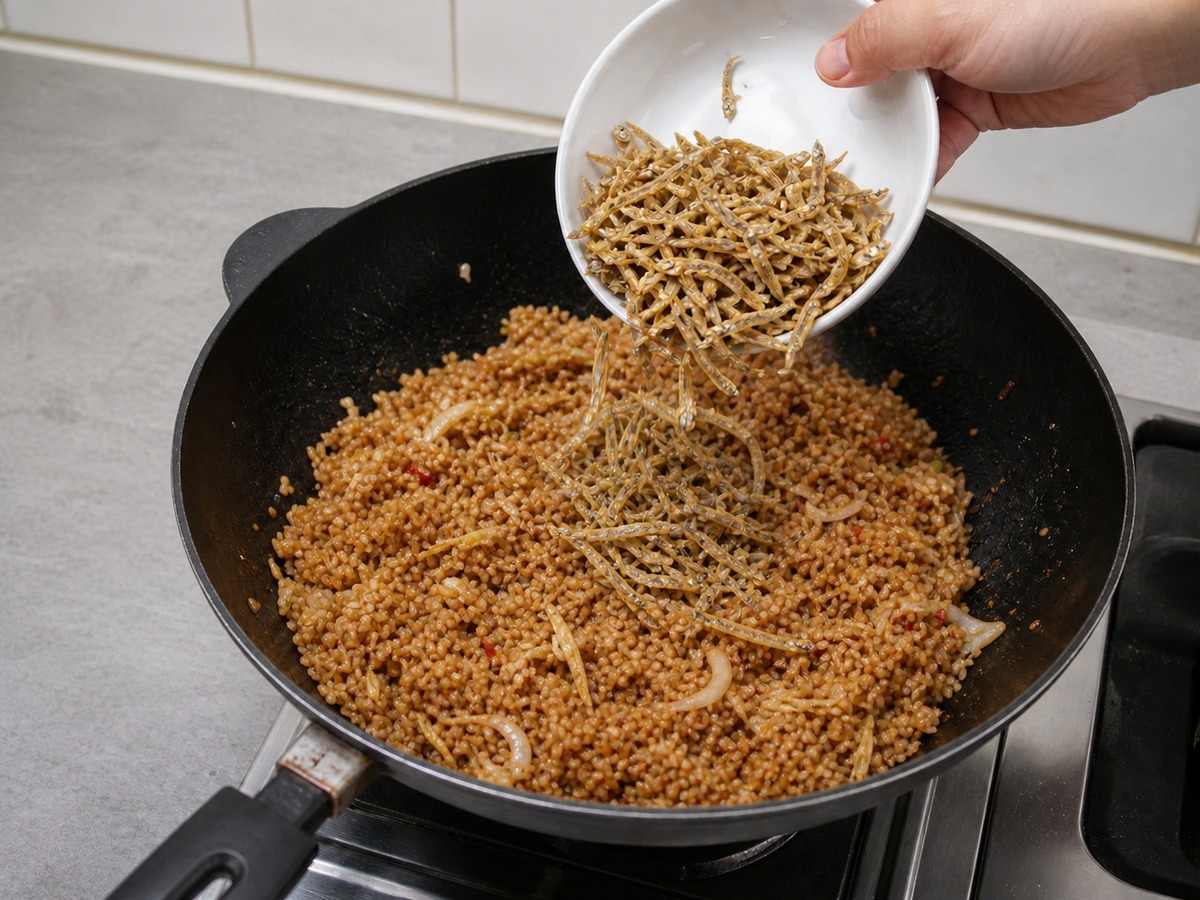 印尼甘榜炒飯 — 步驟11：加入主要材料