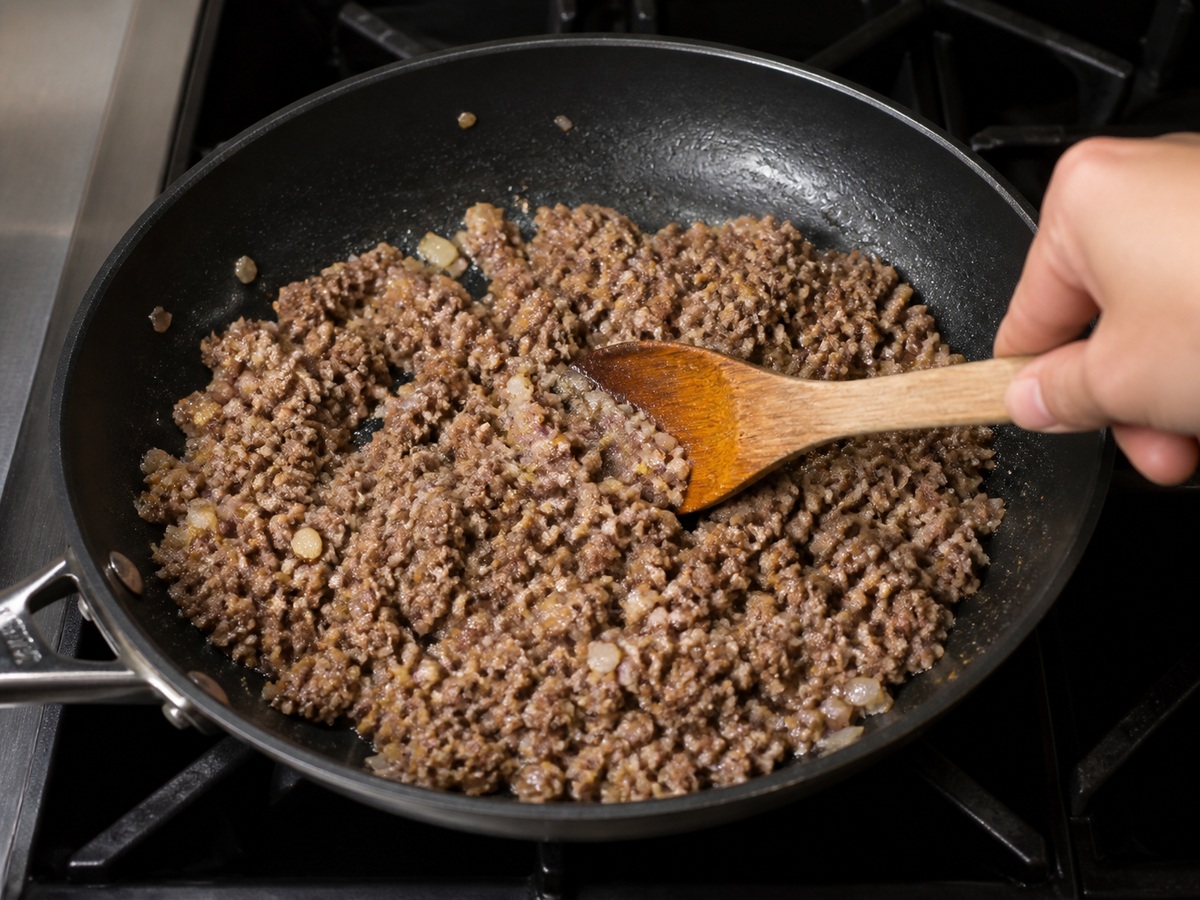 Indonesian Potato and Beef Perkedel: Cook the beef mixture