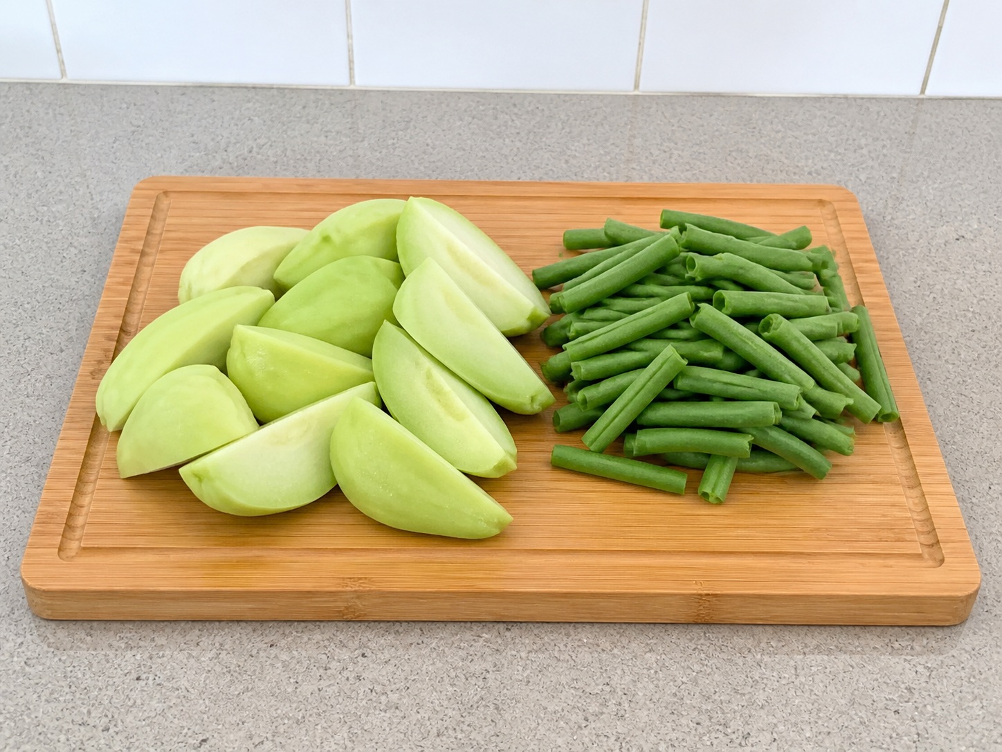 Sayur Asem — Potong sayuran
