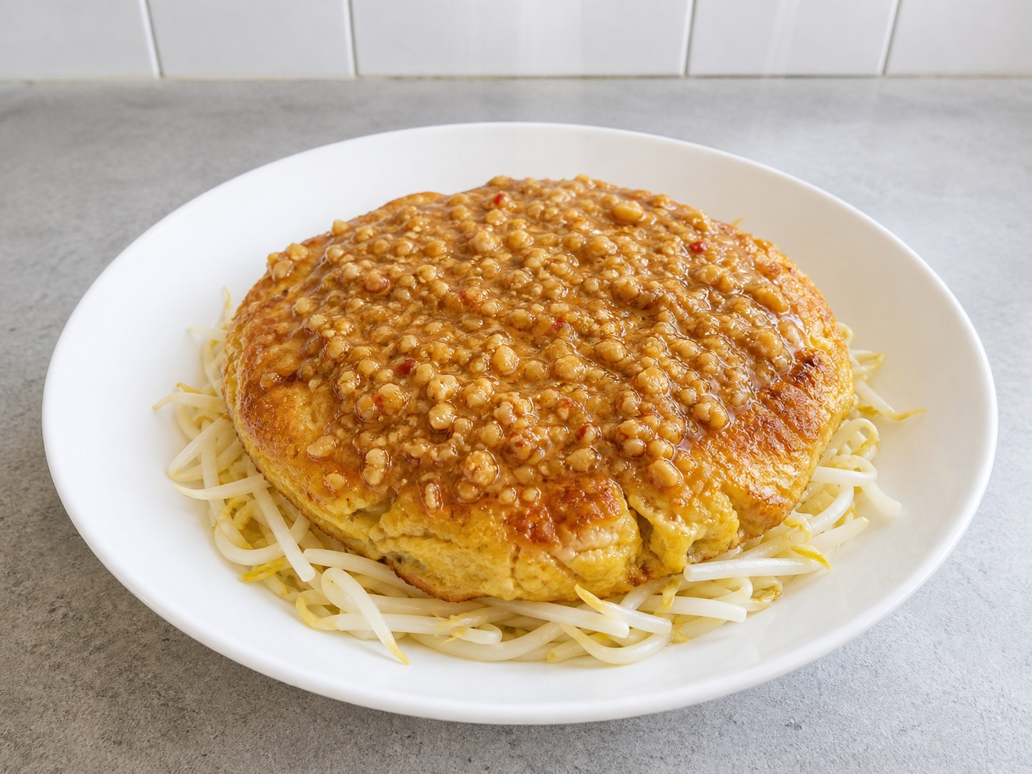 Tahu Telur Saus Kacang Indonesia — hidangan jadi