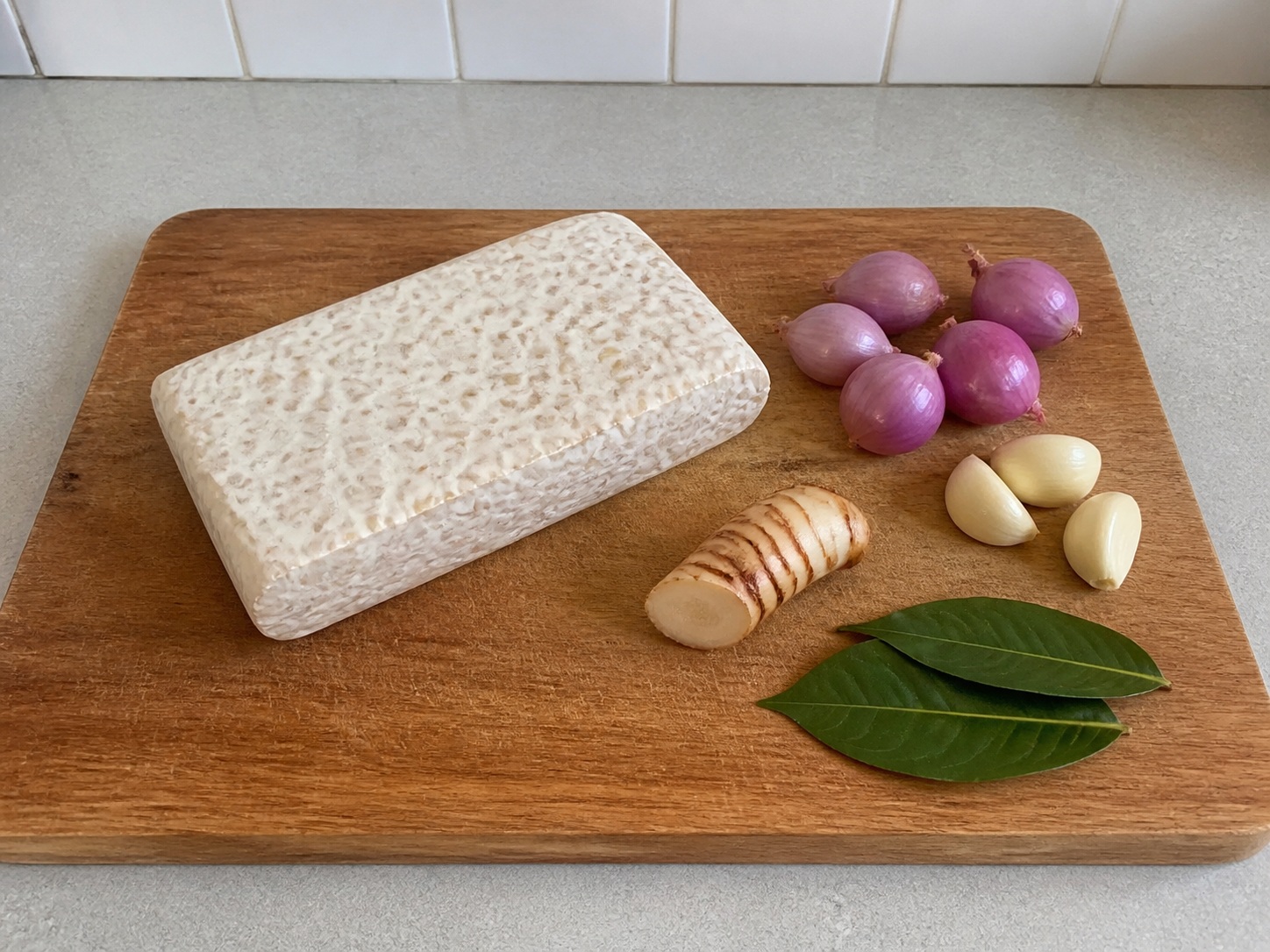 Indonesian Sweet-Spiced Braised Tempeh — step 1
