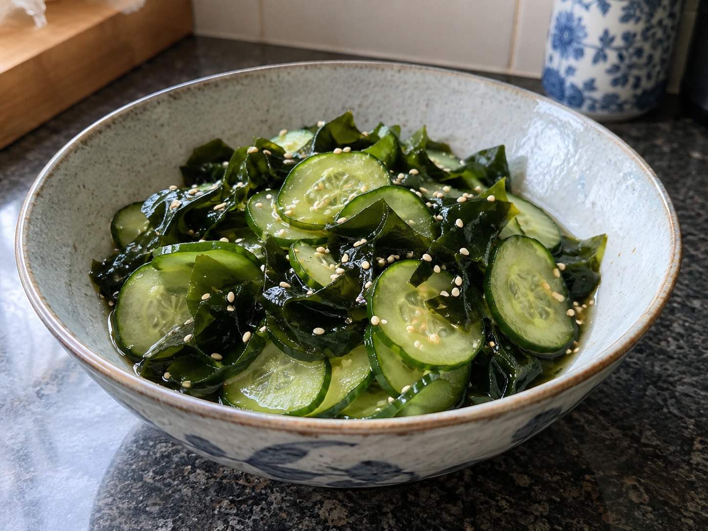 Sunomono Timun dan Wakame ala Jepang — hidangan selesai