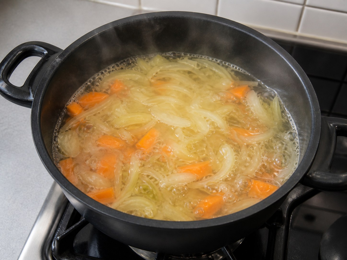 日式咖喱牛肉烏冬:煮蔬菜湯底