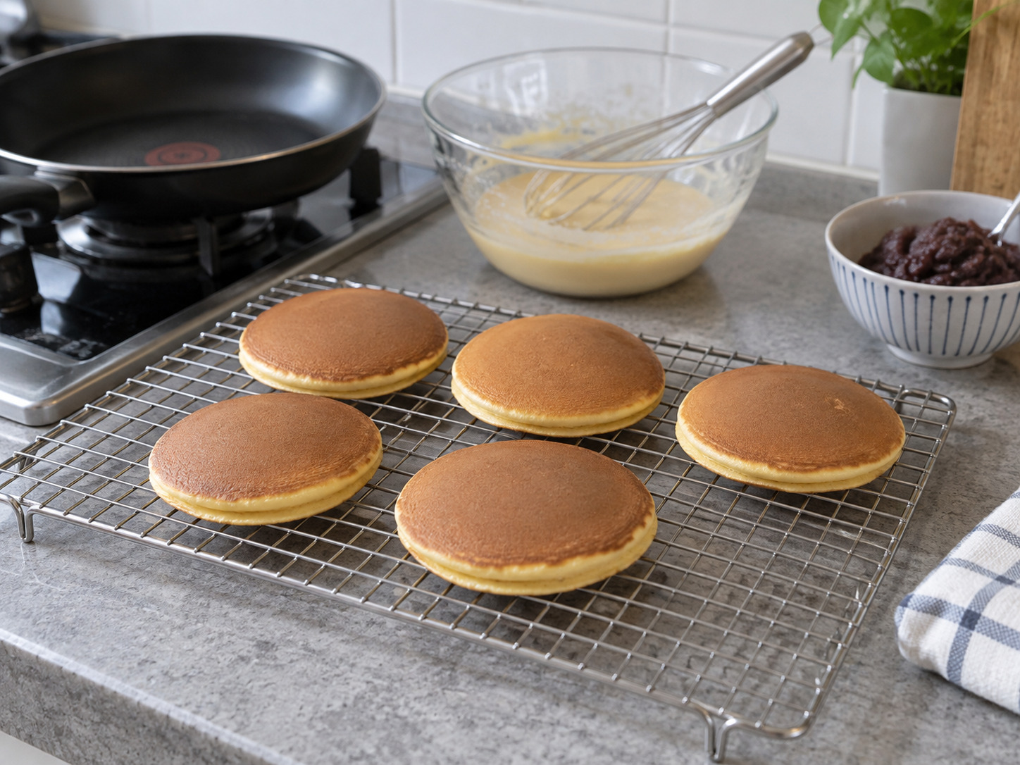 Japanese Dorayaki na may Red Bean — Palamigin hanggang maligamgam at ulitin