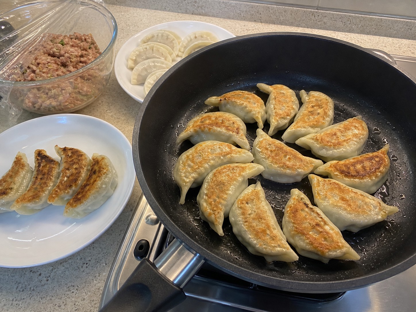 日式煎餃：冷藏