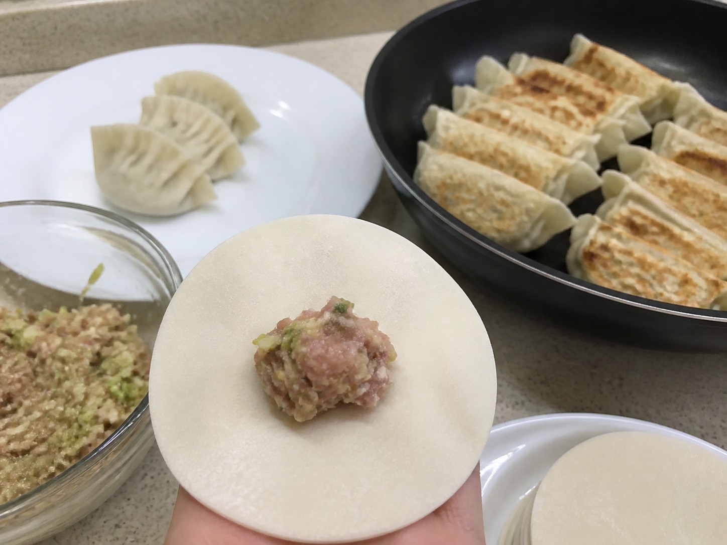 日式煎餃：放餡