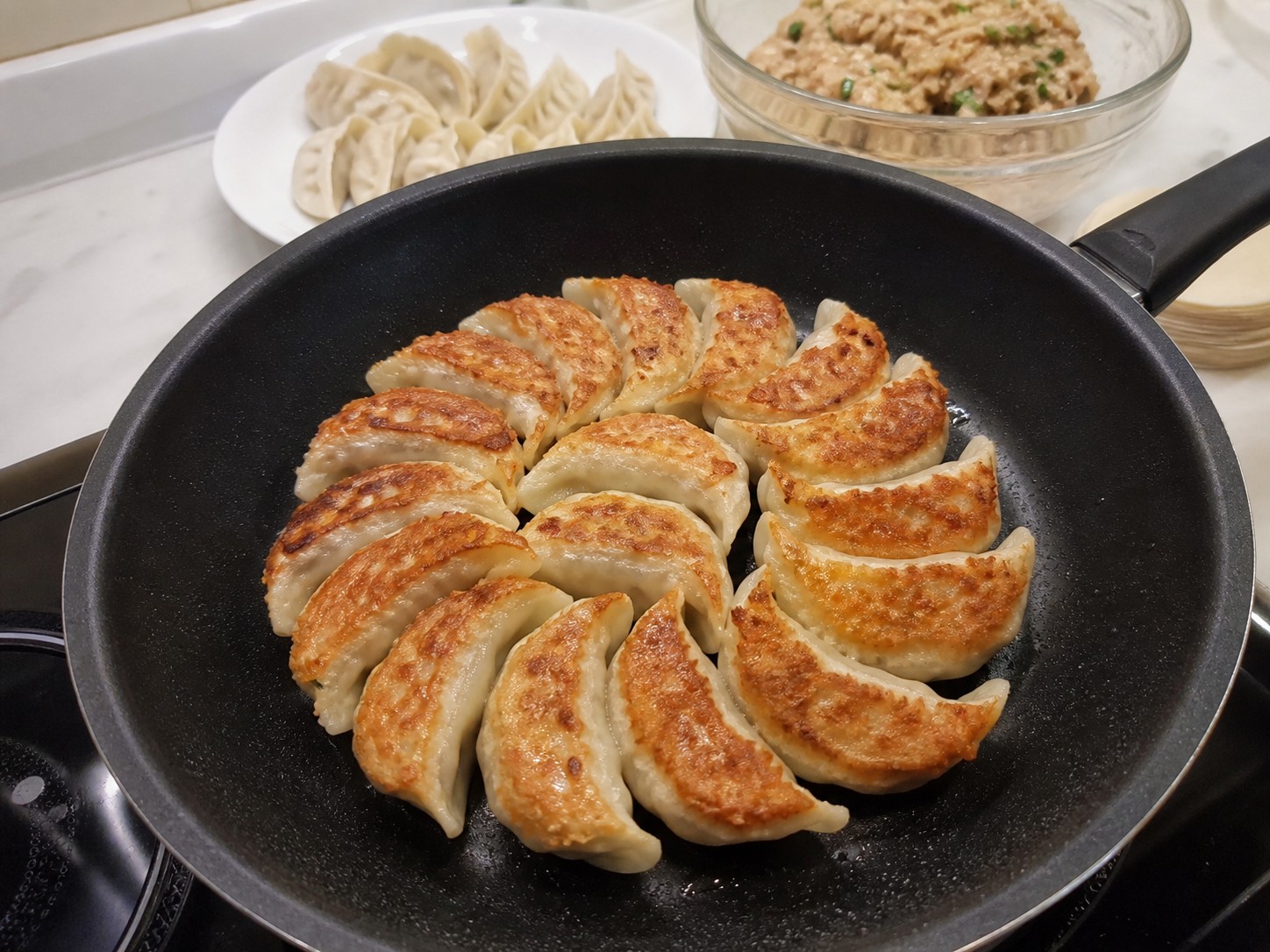 日式煎餃：捏摺