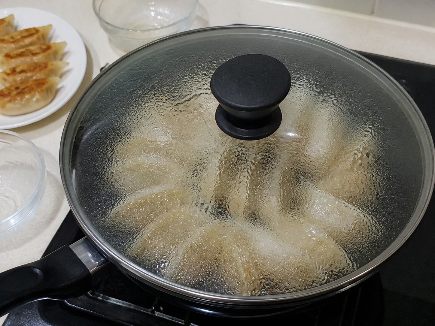 日式煎餃：蒸煎